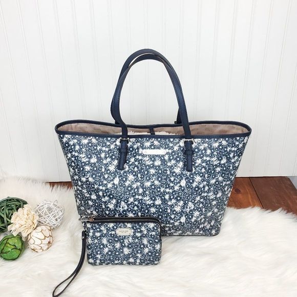 Michael Kors Jet Set Travel Large Carry All Navy Tote with Matching Wallet - Picture 2 of 16